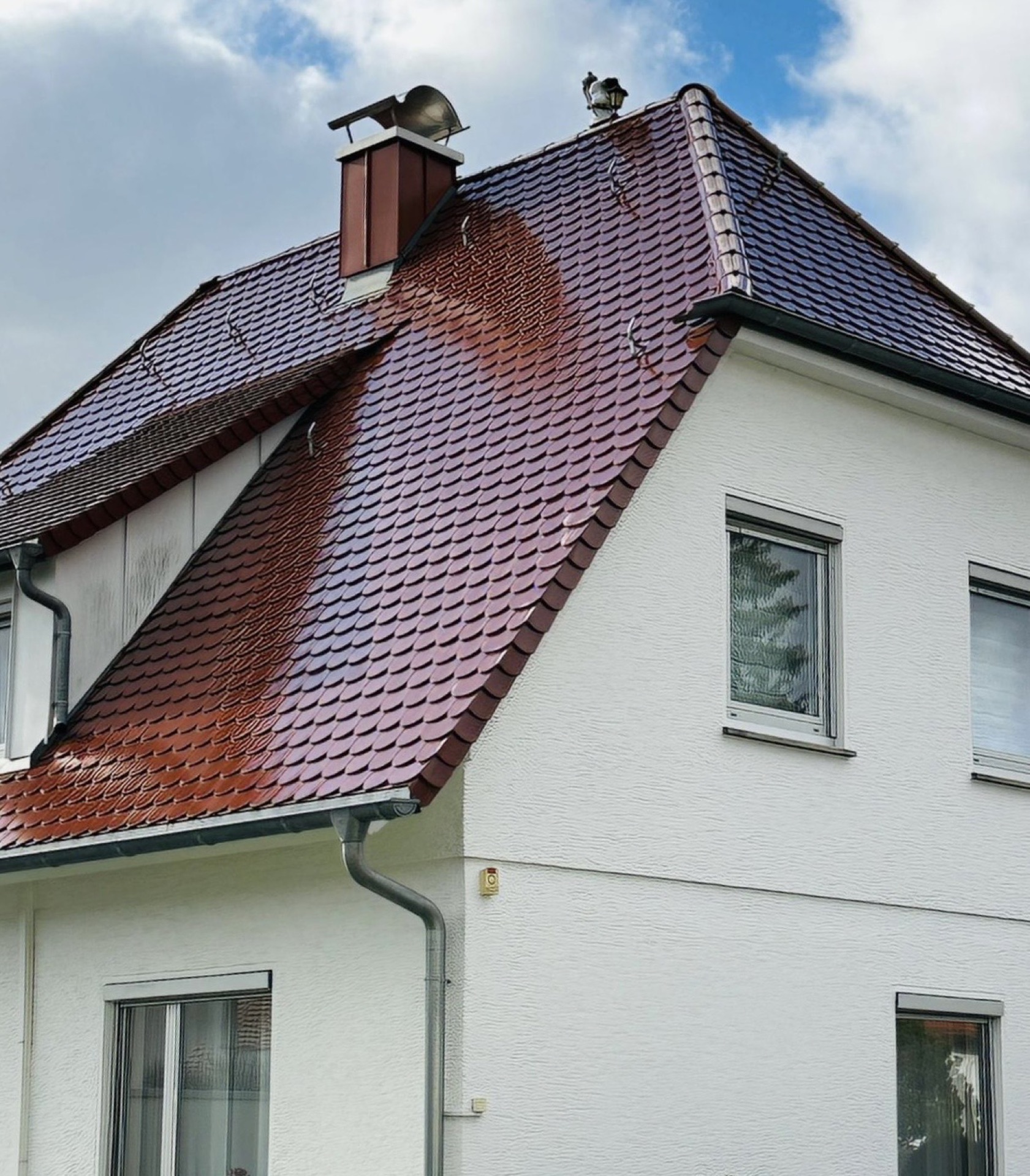 Einfamilienhaus mit rotem Biberschwanz-Ziegeldach